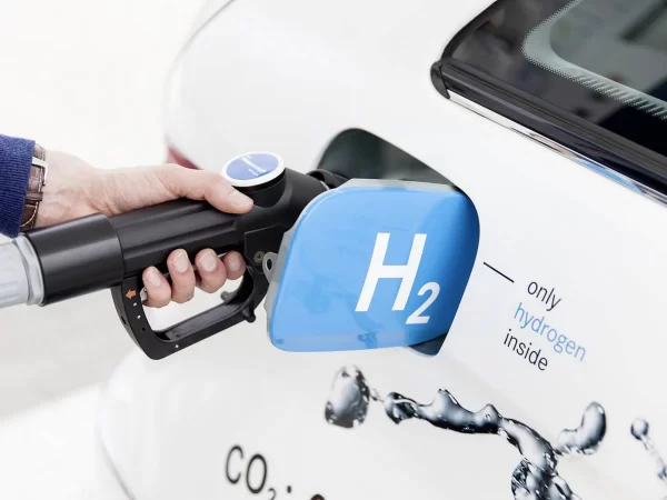 Idrogeno e carburanti alternativi: cinque Case giapponesi si alleano per evitare la fine dei motori a scoppio