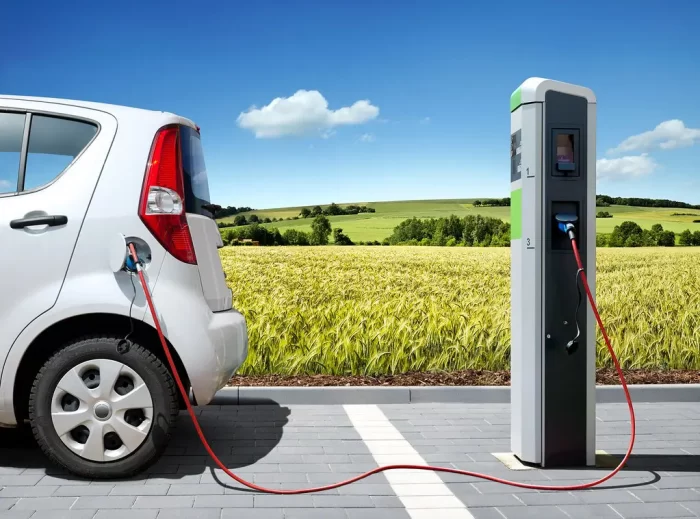 Mercato auto Europa, per la prima volta vendute più elettriche che diesel